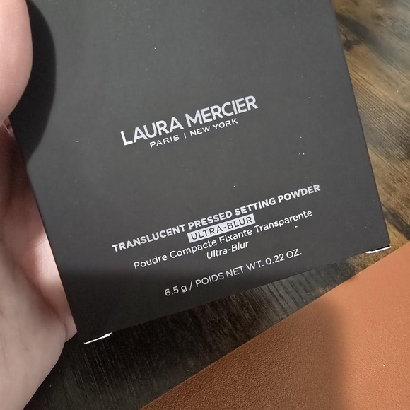 Laura Mercier Translucent Setting Powder - Picture 2 of 8